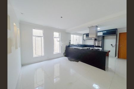 Casa à venda com 198m², 4 quartos e 2 vagas