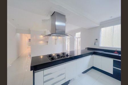 Casa à venda com 198m², 4 quartos e 2 vagas