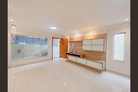 Casa à venda com 198m², 4 quartos e 2 vagas