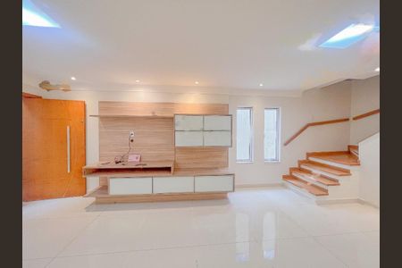 Casa à venda com 198m², 4 quartos e 2 vagas