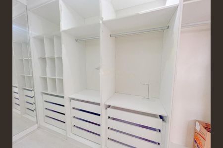 Casa à venda com 198m², 4 quartos e 2 vagas