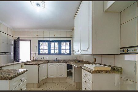 Casa à venda com 240m², 4 quartos e 6 vagas