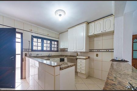 Casa à venda com 240m², 4 quartos e 6 vagas