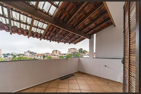 Casa à venda com 240m², 4 quartos e 6 vagas