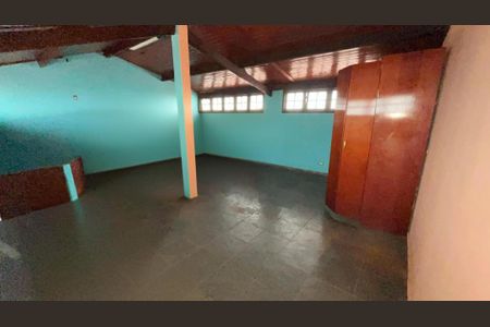 Casa à venda com 3 quartos, 376m² em Parque Novo Oratório, Santo André
