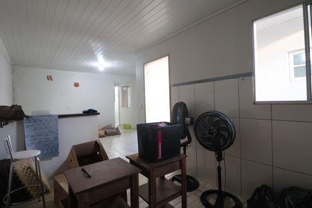 Casa à venda com 130m², 4 quartos e 2 vagasCozinha/casa fundos
