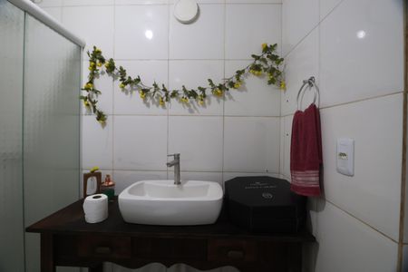 Casa à venda com 130m², 4 quartos e 2 vagasBanheiro 1