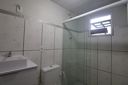 Casa à venda com 130m², 4 quartos e 2 vagasBanheiro/casa fundos