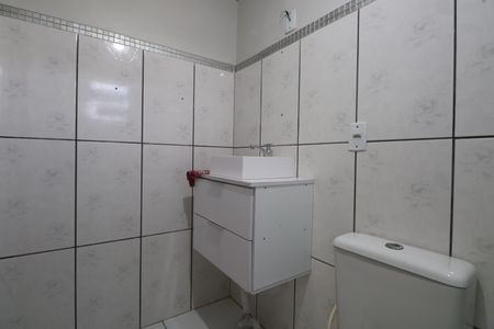 Casa à venda com 130m², 4 quartos e 2 vagasBanheiro/casa fundos