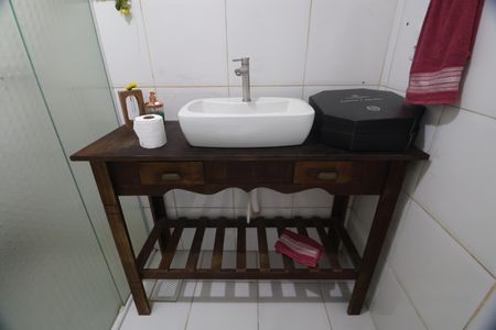 Casa à venda com 130m², 4 quartos e 2 vagasBanheiro 1