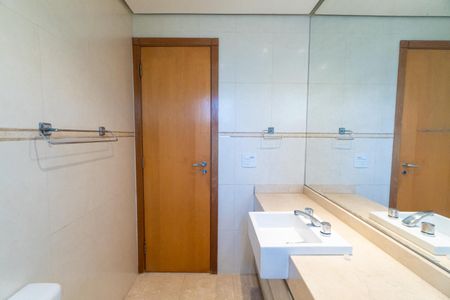 Apartamento à venda com 143m², 3 quartos e 3 vagas Apartamento à venda com 143m², 3 quartos e 3 vagasBanheiro da Suíte 2