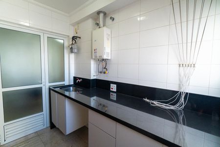 Apartamento à venda com 143m², 3 quartos e 3 vagas Apartamento à venda com 143m², 3 quartos e 3 vagasÁrea de Serviço