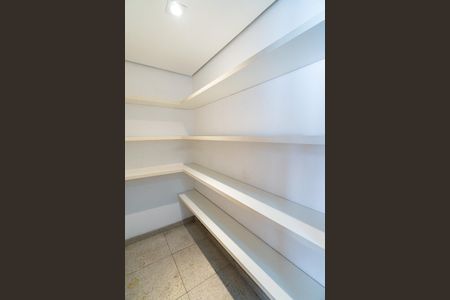 Apartamento à venda com 143m², 3 quartos e 3 vagas Apartamento à venda com 143m², 3 quartos e 3 vagasDespensa