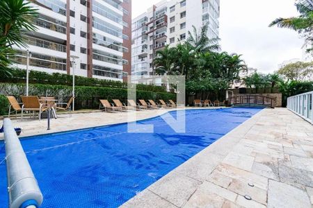 Apartamento à venda com 143m², 3 quartos e 3 vagas Apartamento à venda com 143m², 3 quartos e 3 vagasÁrea comum - Piscina