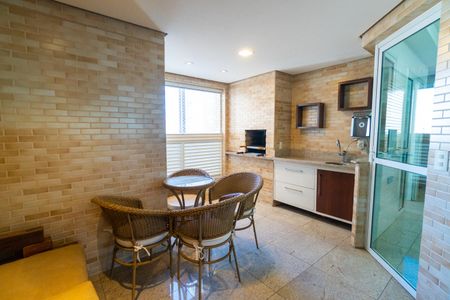 Apartamento à venda com 143m², 3 quartos e 3 vagas Apartamento à venda com 143m², 3 quartos e 3 vagasChurrasqueira