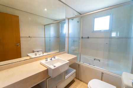 Apartamento à venda com 143m², 3 quartos e 3 vagas Apartamento à venda com 143m², 3 quartos e 3 vagasBanheiro da Suíte 2