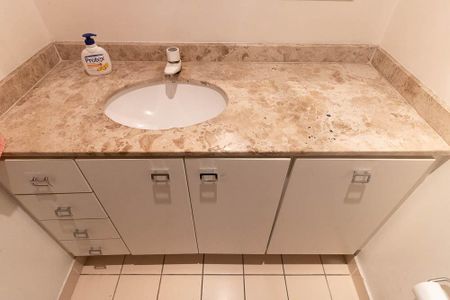 Apartamento à venda com 48m², 2 quartos e 1 vaga Apartamento à venda com 48m², 2 quartos e 1 vagaBanheiro