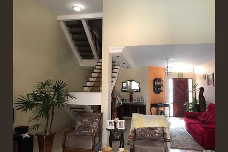 Casa à venda com 3 quartos, 250m² em Jardim Utinga, Santo André