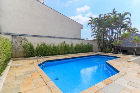 Apartamento à venda com 185m², 3 quartos e 2 vagas Apartamento à venda com 185m², 3 quartos e 2 vagasÁrea comum - Piscina