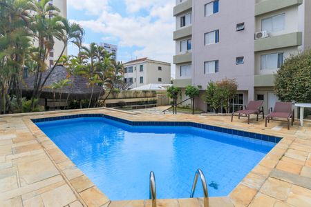 Apartamento à venda com 185m², 3 quartos e 2 vagas Apartamento à venda com 185m², 3 quartos e 2 vagasÁrea comum - Piscina