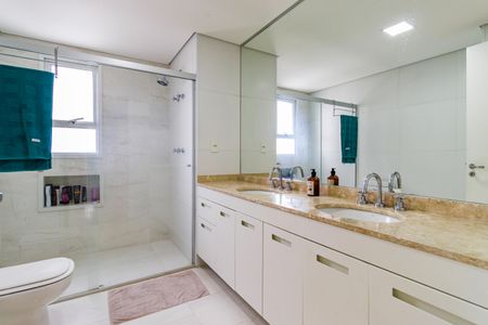 Apartamento à venda com 238m², 4 quartos e 4 vagas Apartamento à venda com 238m², 4 quartos e 4 vagasBanheiro do Quarto 3