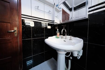 Casa à venda com 271m², 6 quartos e 5 vagasBanheiro 2