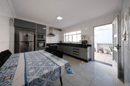 Casa à venda com 271m², 6 quartos e 5 vagasCozinha