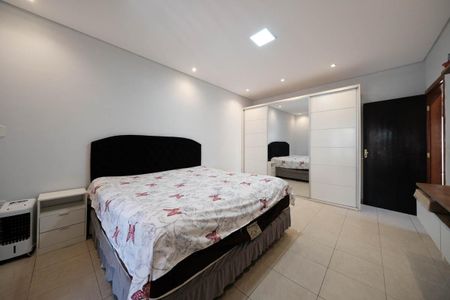 Casa à venda com 271m², 6 quartos e 5 vagasQuarto 4