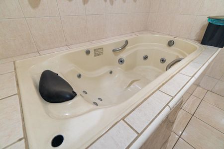 Casa à venda com 210m², 3 quartos e 2 vagas Casa à venda com 210m², 3 quartos e 2 vagasBanheiro da Suíte 1 Detalhe