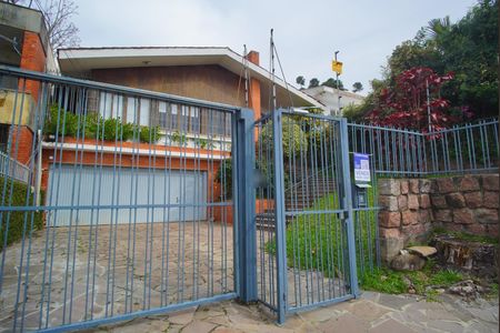 Casa à venda com 300m², 4 quartos e 4 vagasFachada