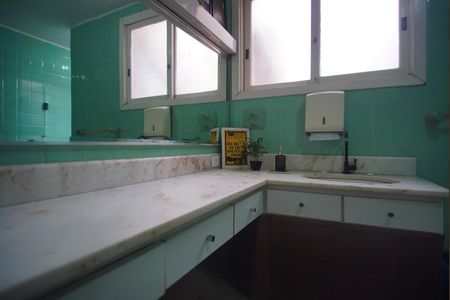 Casa à venda com 300m², 4 quartos e 4 vagasBanheiro Social