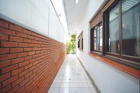 Casa à venda com 300m², 4 quartos e 4 vagasCorredor