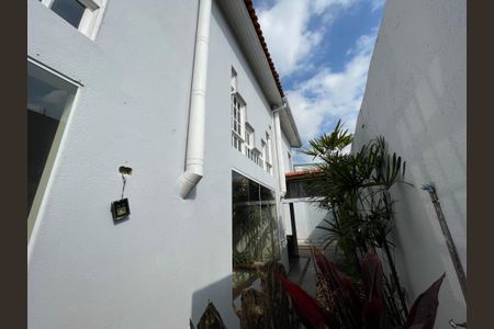 Casa de condomínio para alugar com 326m², 4 quartos e 6 vagas Casa de condomínio para alugar com 326m², 4 quartos e 6 vagasFachada