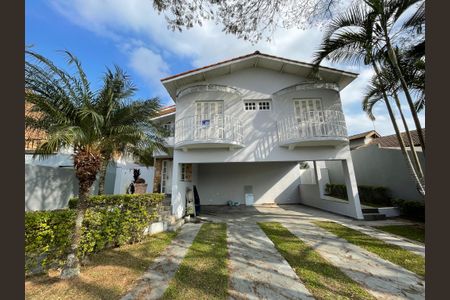 Casa de condomínio para alugar com 326m², 4 quartos e 6 vagas Casa de condomínio para alugar com 326m², 4 quartos e 6 vagasPlaca