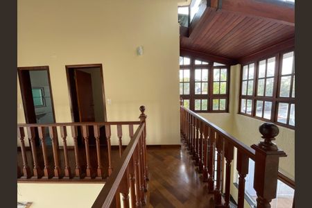 Casa de condomínio para alugar com 326m², 4 quartos e 6 vagas Casa de condomínio para alugar com 326m², 4 quartos e 6 vagasCorredor