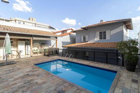 Casa à venda com 360m², 5 quartos e 4 vagas Casa à venda com 360m², 5 quartos e 4 vagasQuintal