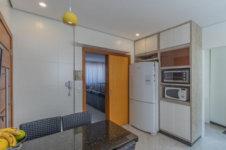 Apartamento à venda com 102m², 3 quartos e 2 vagasCozinha