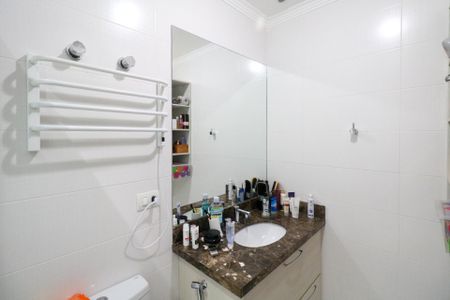 Apartamento à venda com 155m², 3 quartos e 4 vagas Apartamento à venda com 155m², 3 quartos e 4 vagasBanheiro da Suíte 1