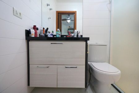 Apartamento à venda com 155m², 3 quartos e 4 vagas Apartamento à venda com 155m², 3 quartos e 4 vagasBanheiro da Suíte 2