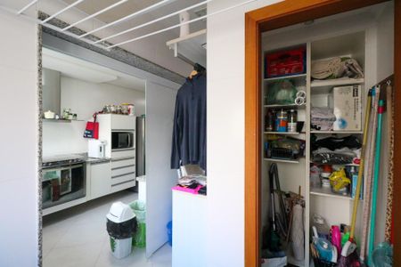Apartamento à venda com 155m², 3 quartos e 4 vagas Apartamento à venda com 155m², 3 quartos e 4 vagasÁrea de Serviço