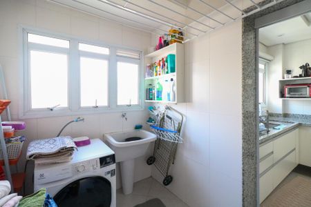 Apartamento à venda com 155m², 3 quartos e 4 vagas Apartamento à venda com 155m², 3 quartos e 4 vagasÁrea de Serviço