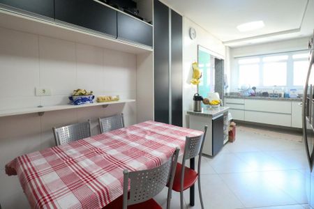 Apartamento à venda com 155m², 3 quartos e 4 vagas Apartamento à venda com 155m², 3 quartos e 4 vagasCozinha