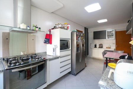 Apartamento à venda com 155m², 3 quartos e 4 vagas Apartamento à venda com 155m², 3 quartos e 4 vagasCozinha