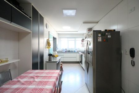 Apartamento à venda com 155m², 3 quartos e 4 vagas Apartamento à venda com 155m², 3 quartos e 4 vagasCozinha