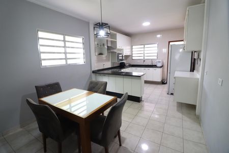 Casa à venda com 232m², 3 quartos e 3 vagasCozinha
