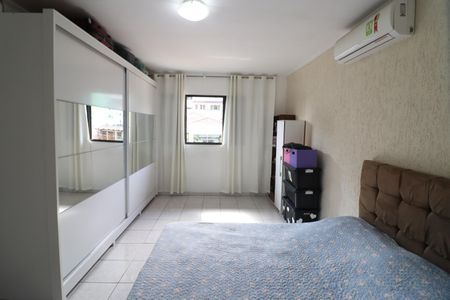 Casa à venda com 232m², 3 quartos e 3 vagasSuíte 