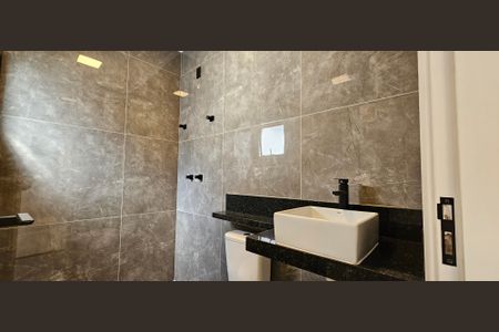 Casa à venda com 130m², 3 quartos e 2 vagasBanheiro do Quarto 2