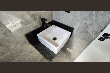 Casa à venda com 130m², 3 quartos e 2 vagasBanheiro