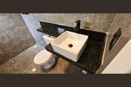 Casa à venda com 130m², 3 quartos e 2 vagasBanheiro do Quarto 2