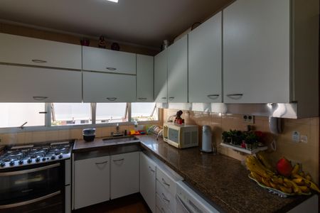 Apartamento para alugar com 146m², 3 quartos e 3 vagas Apartamento para alugar com 146m², 3 quartos e 3 vagasCozinha